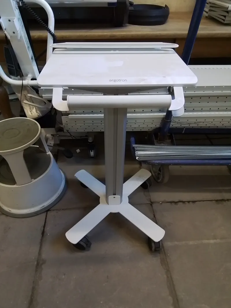 Ergotron Mobile Medical Workstation - White