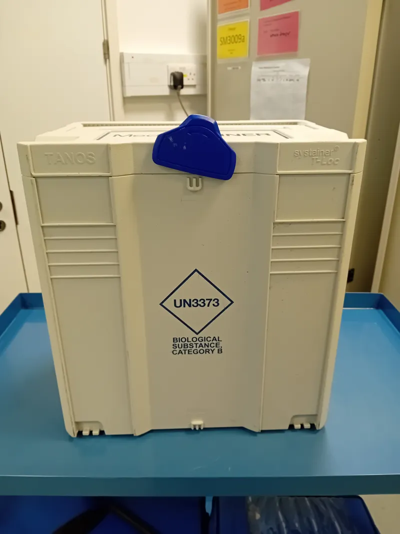MedDXTAINER Medical Sample Carrier. UN3373