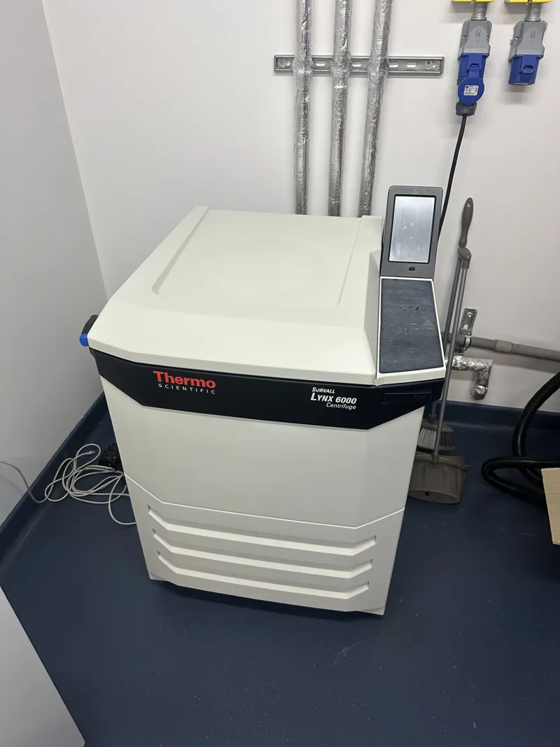 Thermo Scientific Sorvall Lynx 6000 free-standing high-speed centrifuge