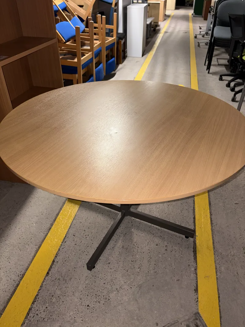 Round Wooden Meeting/Dining Table