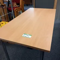 (3Z) table135w x 68d x 73h
