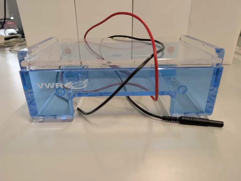 VWR Electrophoresis Tank / Power Supply Unit - Blue