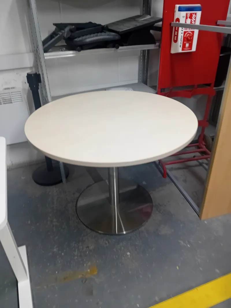 Round Cafe/Meeting Table with Chrome Pedestal Base